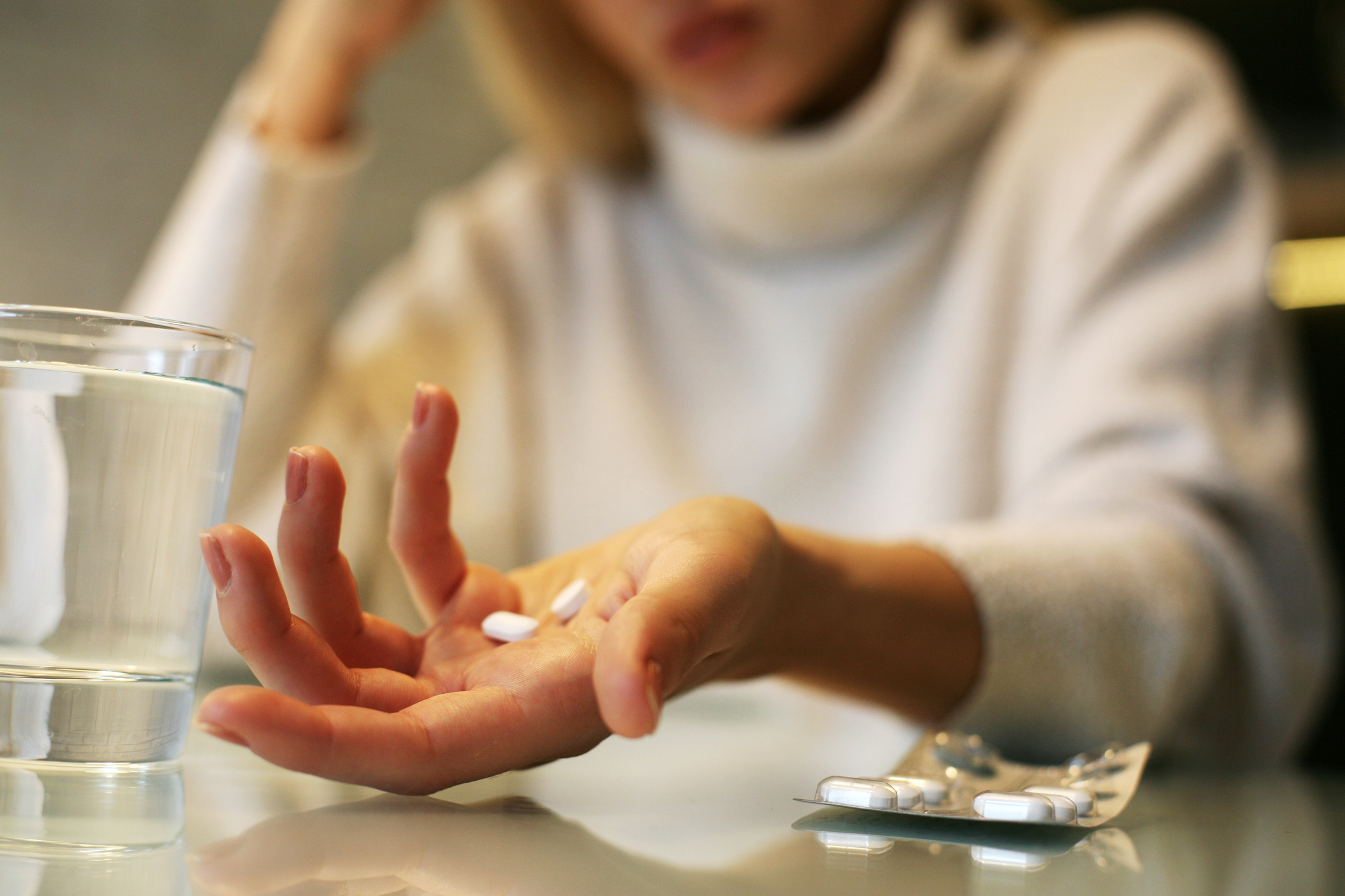 femme avec un traitement migraine chronique